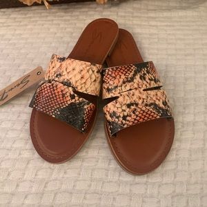 NWT Seven7 Snake Skin sandles size 6 Women